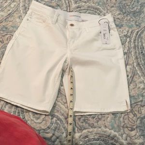 LIZ Claborne White Mid Rise “Sara” Shorts Size 8P